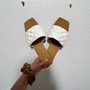 🤍 WHITE LEATHER SANDALS
